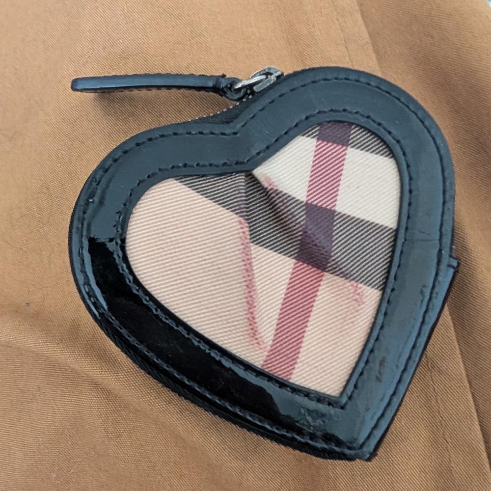 Burberry Heart-Shaped Black and Beige Designer Coin Purse